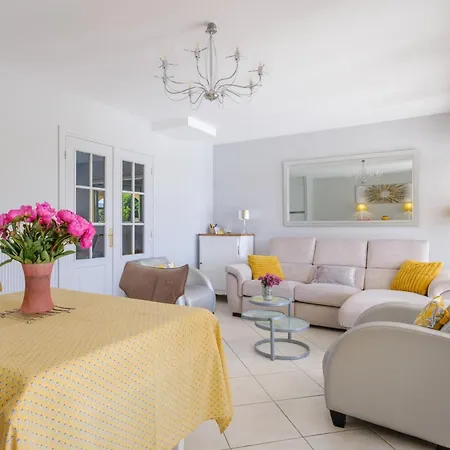 Privee Avec Piscine Villa