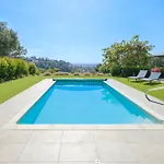 Privee Avec Piscine 别墅